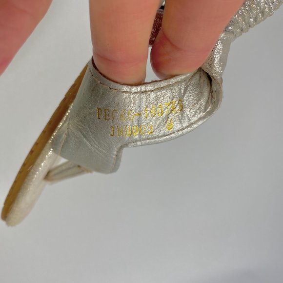 LUCITA Toddler Girl's Thong Sandals with Rhinestones - Picture 6 of 12